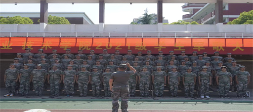 軍歌嘹亮🥿，英姿颯爽——天辰娱乐舉行2021級學生軍歌大合唱比賽