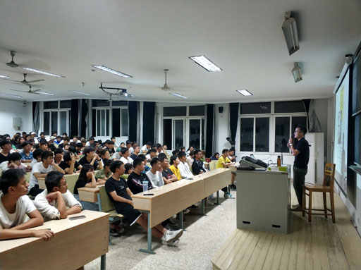 良好的講座氛圍.jpg